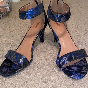 NWOT Floral pattern Heels